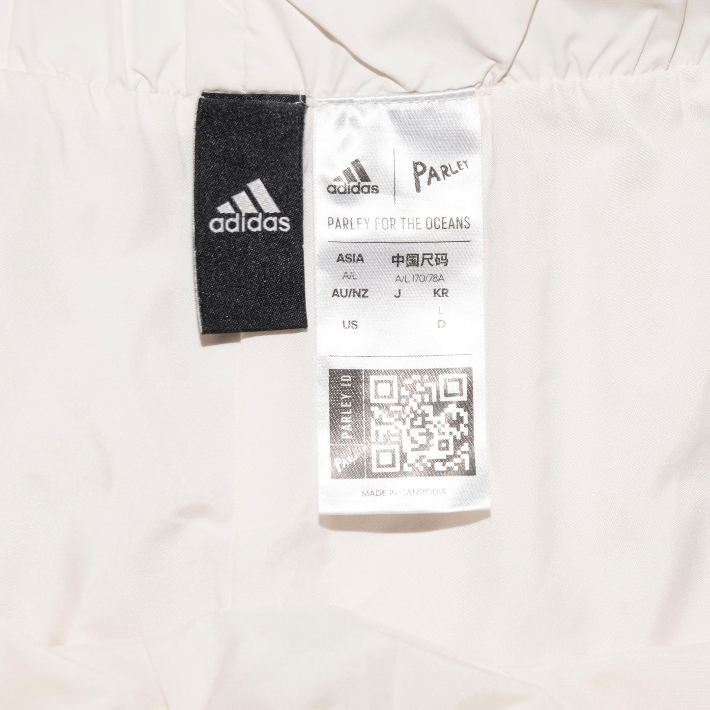 Adidas x Parley shorts (M-L)