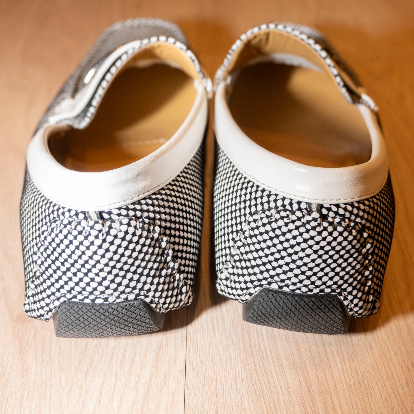 Black and white Loafers (42)